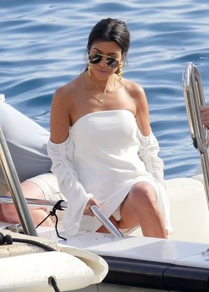 Kourtney Kardashian OnlyFans Leak Picture - Thumbnail SGV6kJQx6H