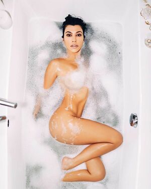 Kourtney Kardashian OnlyFans Leak Picture - Thumbnail TunzlnJesE