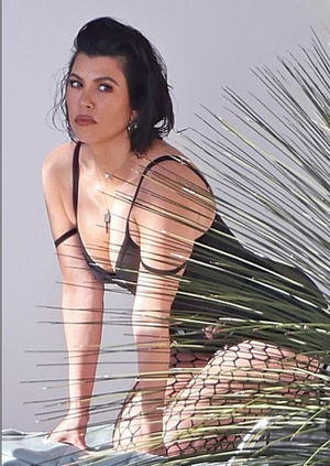 Kourtney Kardashian OnlyFans Leak Picture - Thumbnail X2xPiuaXIG