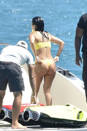 Kourtney Kardashian OnlyFans Leak Picture - Thumbnail igAEWlj63N