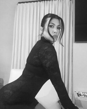 Kourtney Kardashian OnlyFans Leak Picture - Thumbnail kEckcXrCLV