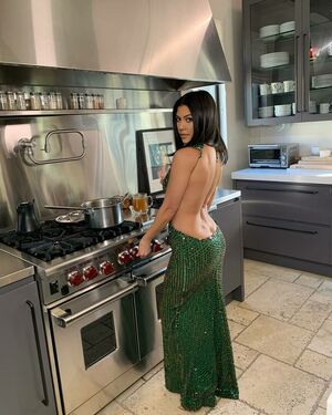 Kourtney Kardashian OnlyFans Leak Picture - Thumbnail kKqx11hfCT