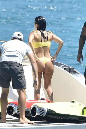 Kourtney Kardashian OnlyFans Leak Picture - Thumbnail lxWKL6o6Bg