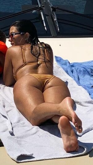 Kourtney Kardashian OnlyFans Leak Picture - Thumbnail p2SSbEMHme