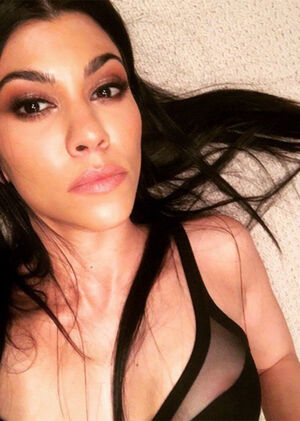 Kourtney Kardashian OnlyFans Leak Picture - Thumbnail pv0yEDpyyc