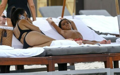 Kourtney Kardashian OnlyFans Leak Picture - Thumbnail qaqkbOMUaV