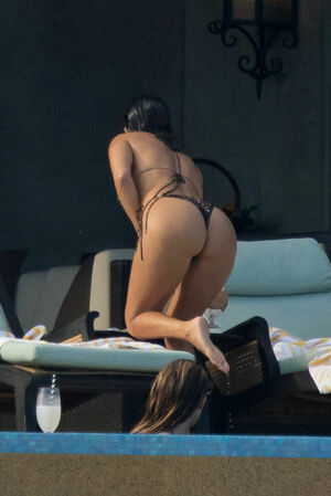 Kourtney Kardashian OnlyFans Leak Picture - Thumbnail tnoB2TiUus