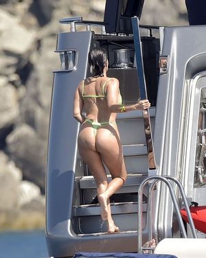 Kourtney Kardashian OnlyFans Leak Picture - Thumbnail xPw6v98pWm