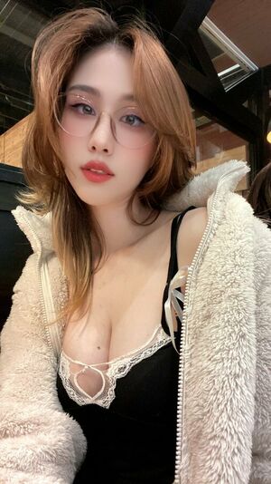 Kura Onee San OnlyFans Leak Picture - Thumbnail 8SFf3COnRz