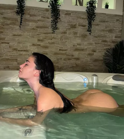 Laura Von Gallucci OnlyFans Leak Picture - Thumbnail 57MBUzDmyo