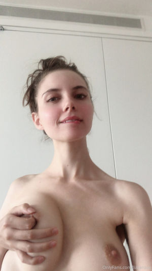 Liara Roux OnlyFans Leak Picture - Thumbnail FWMAB8ASNJ