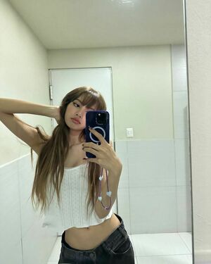 Lisa OnlyFans Leak Picture - Thumbnail FHUUPpNV8m