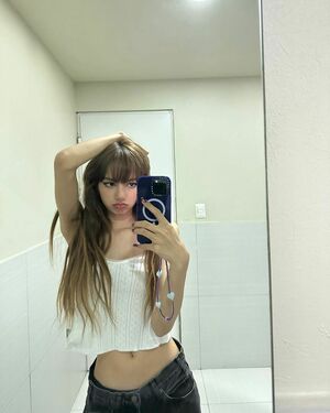 Lisa OnlyFans Leak Picture - Thumbnail IwldXEzawR