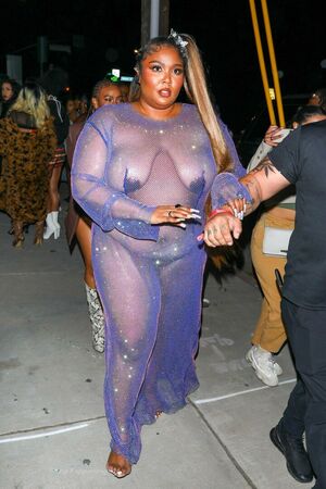 Lizzo OnlyFans Leak Picture - Thumbnail 6Ugdc365mp