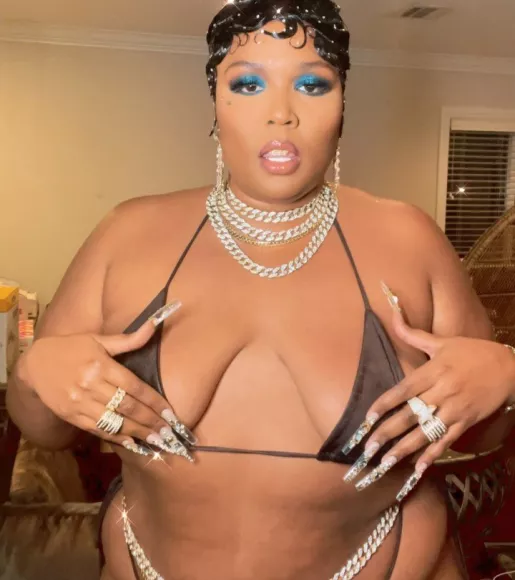 Lizzo OnlyFans Leak Picture - Thumbnail LQyBsg8B6U