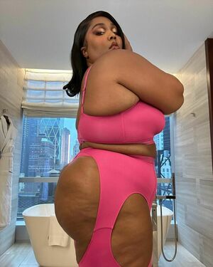 Lizzo OnlyFans Leak Picture - Thumbnail YDlo1m8Zs9