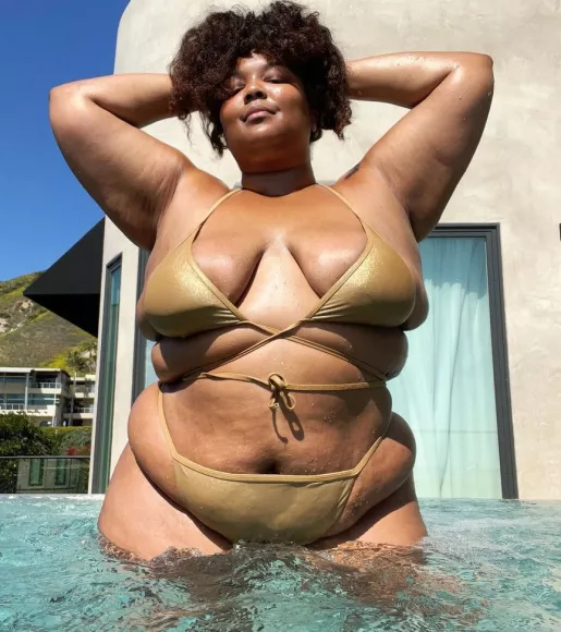 Lizzo OnlyFans Leak Picture - Thumbnail f4rnButJIk