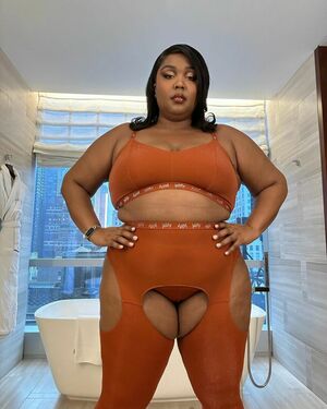 Lizzo OnlyFans Leak Picture - Thumbnail gBygISYWXl