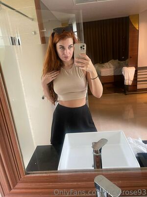 Lucy_rose93 OnlyFans Leak Picture - Thumbnail hTiu9BCUM9