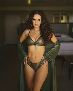 Madison Pettis OnlyFans Leak Picture - Thumbnail qdESNYmSEY