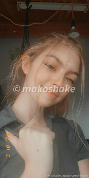 Makoshake OnlyFans Leak Picture - Thumbnail 5wwnOW9BVr