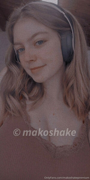 Makoshake OnlyFans Leak Picture - Thumbnail bOigT0Nkip