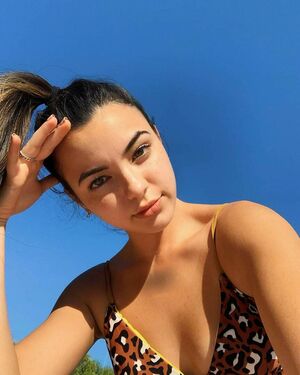 Merrell Twins OnlyFans Leak Picture - Thumbnail 8X0IIwasCs