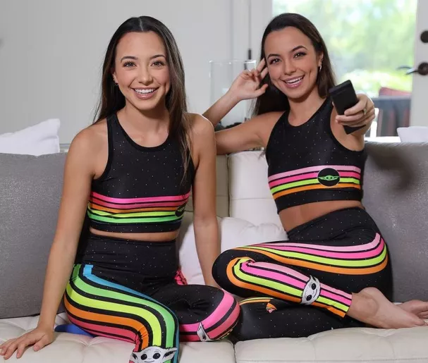 Merrell Twins OnlyFans Leak Picture - Thumbnail BnN2EoLtvO