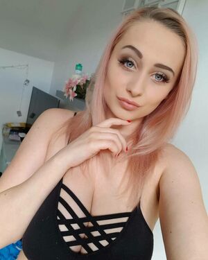 Missrachaelcx OnlyFans Leak Picture - Thumbnail 8Xg16qy1XA