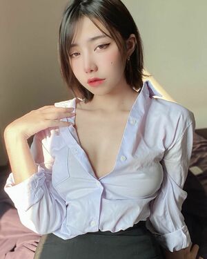 Nahaneulll OnlyFans Leak Picture - Thumbnail dzb4R4jYrM