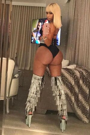 Nicki Minaj OnlyFans Leak Picture - Thumbnail V4s8FudlV2