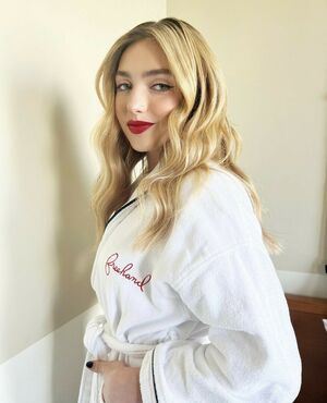 Peyton List OnlyFans Leak Picture - Thumbnail wcB7cv6SV8