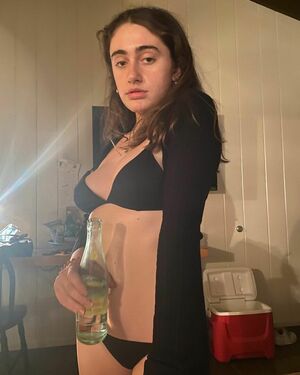 Rachel Anne Sennott OnlyFans Leak Picture - Thumbnail XLbslkFTVw