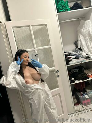 Raelilblack OnlyFans Leak Picture - Thumbnail EXxbUDJBSO