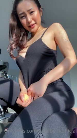 Raelilblack OnlyFans Leak Picture - Thumbnail KRK6VSoPyV