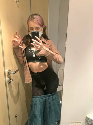 Roxane OnlyFans Leak Picture - Thumbnail EPnRkfcZeR