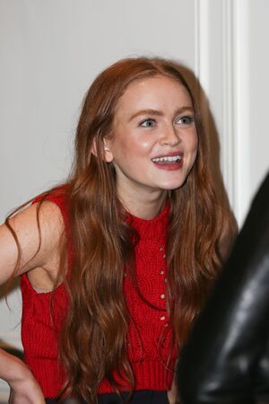 Sadie Sink OnlyFans Leak Picture - Thumbnail 1gGVggK886