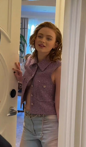 Sadie Sink OnlyFans Leak Picture - Thumbnail B1E2AkOLVY