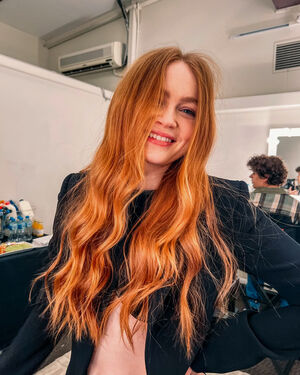 Sadie Sink OnlyFans Leak Picture - Thumbnail BXOyQld9D5