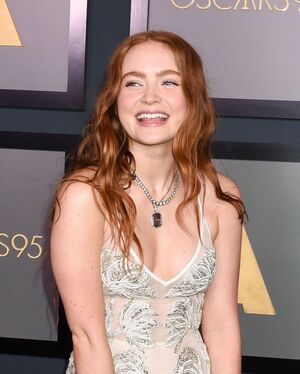 Sadie Sink OnlyFans Leak Picture - Thumbnail h8d0PwGlx0