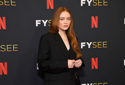 Sadie Sink OnlyFans Leak Picture - Thumbnail jZa6Cug39C