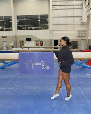 Simone Biles OnlyFans Leak Picture - Thumbnail 1G6HaNOB6s