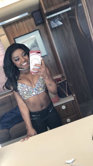 Simone Biles OnlyFans Leak Picture - Thumbnail XUm1YeQnAv