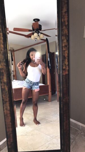 Simone Biles OnlyFans Leak Picture - Thumbnail nRDWR3e31C