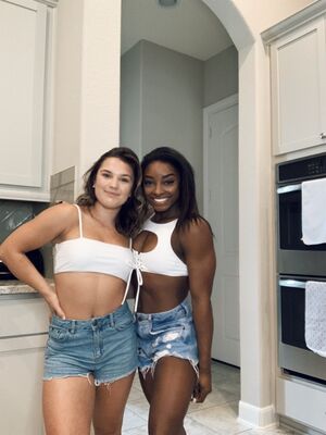 Simone Biles OnlyFans Leak Picture - Thumbnail r0Oi1T2g2x