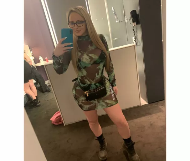 Sophie Defoe OnlyFans Leak Picture - Thumbnail f1l1L5a6xd