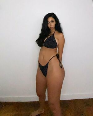 Tara Yazdi OnlyFans Leak Picture - Thumbnail 6Nqzosd9PO