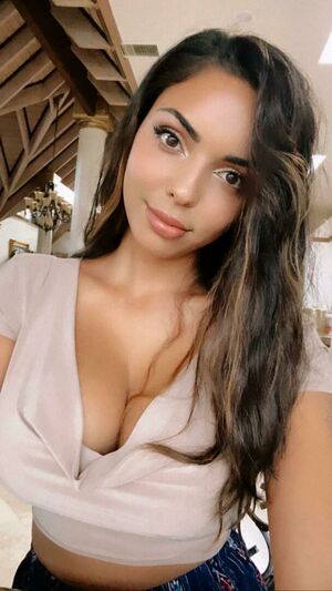 Tara Yazdi OnlyFans Leak Picture - Thumbnail xUPq1PkIGd