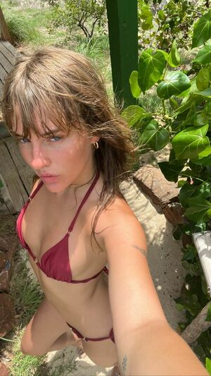 Victoria De Angelis OnlyFans Leak Picture - Thumbnail 3SK5rNYHzT