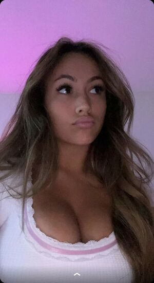 Zoe Fergurson OnlyFans Leak Picture - Thumbnail CguYY1VYk3